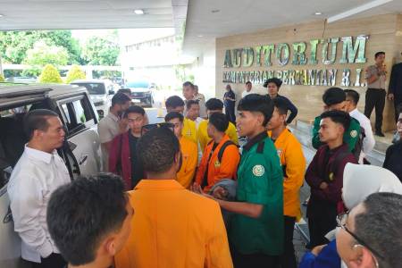 Mentan Amran Dengar Aspirasi Mahasiswa dan Beri Solusi Cepat di Lobi Kementan