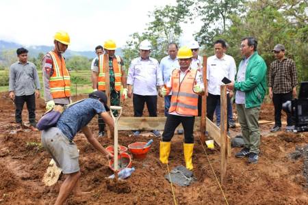 KKSS Bangun Sekolah Unggulan di Bone,  Bupati Andi Asman Letakkan Batu Pertama