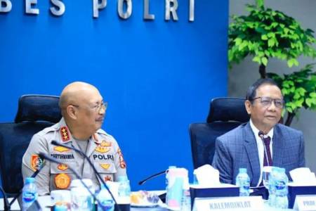 Mahfud MD: Polri harus Tingkatkan Kepercayaan Publik