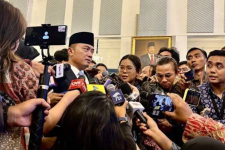 Presiden Prabowo Beri Kenaikan Pangkat Jenderal Kehormatan buat Djamari, Dofiri