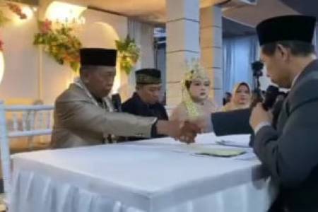 Viral di Medsos, Kakek 74 tahun Nikahi Gadis 24 Tahun dengan MaharRp 3 Miliar