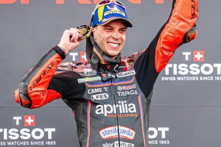 Bezzecchi Menang, Bagnaia Finis di Belakang
