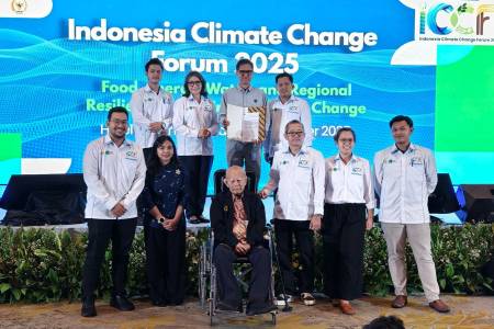 Prof. Emil Salim Serukan Pemerintah dan Masyarakat Tuntaskan Masalah Lingkungan di ICCF 3, 2025