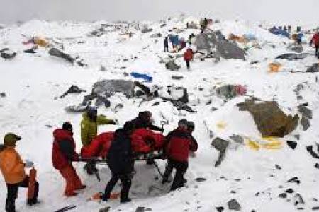 Tujuh Pendaki Gunung Tewas Akibat Longsor