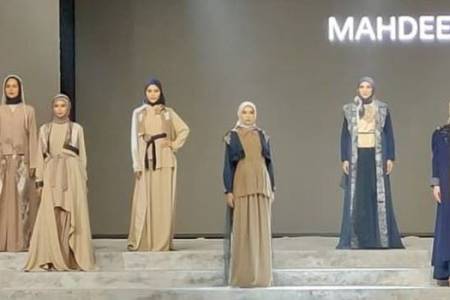 Mahdeeya Tampilkan Koleksi Busana Kerja dan Semi Formal di Surabaya Fashion Parade 2025