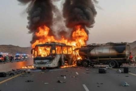 Tabrak Bus Tanki, 45 Jemaah Umroh India Dilaporkan Tewas dalam Kecelakaan Bus di Arab Saudi