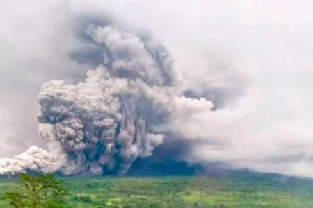 Basarnas: 60 Pendaki yang Terjebak Erupsi Gunung Semeru Aman!