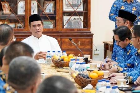 Mentan Amran Percepat Distribusi Bantuan Pangan ke Sumatera