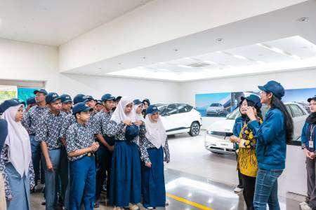 Rayakan Hari Disabilitas Internasional, Hyundai Ajak Penyandang Disabilitas Lihat Langsung Produksi Mobil