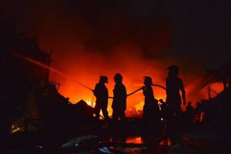 Kerusuhan Tahun Baru  di Prancis, 1.813 Mobil Dibakar!