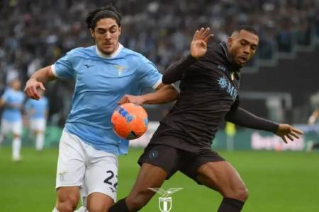 Liga Itwlia: 3 Kartu Merah Warnai Kemenangan Napoli atas Lazio 2-0