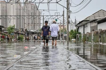 Pemkot Jakut Optimalkan Mesin Pompa untuk Sedot Banjir