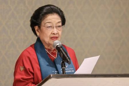 Megawati Soekarnoputri Terima Gelar Doktor Kehormatan di Riyadh