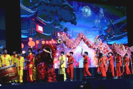 Sampoerna Academy Berbagi Kasih kepada Anak Penderita Kanker Melalui Donasi dan Pertunjukan Teater Mulan