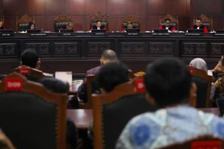 MK Kabulkan Gugatan Terkait Uang Pensiun bagi Para Mantan Pejabat Negara dan DPR
