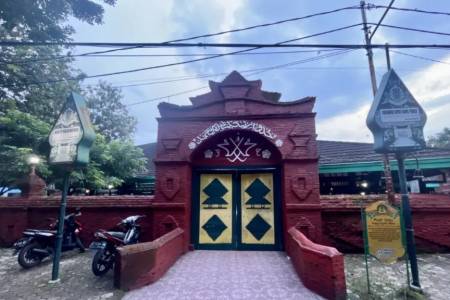 Masjid Agung Cirebon Jadi Tempat Singgah Musafir di Akhir Ramadan