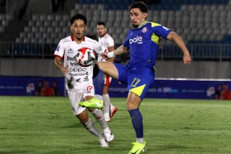 BRI Super League: Arema FC Permalukan Persita 1-0 di Banten International Stadium