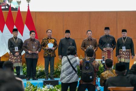 Menpora Erick Terima Penghargaan dari Presiden di Munas IPSI XVI