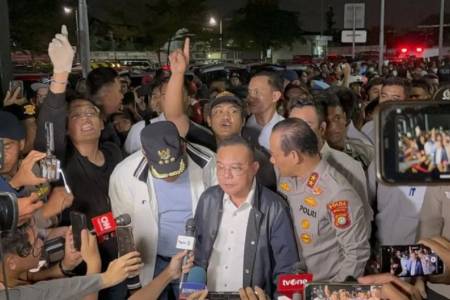 Wakil Ketua DPR RI Sufmi Dasco Tinjau ke Lokasi Kecelakaan KA di Bekasi Timur