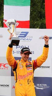 Pebalap Jagonya Ayam With Carlin; Rebut Podium  Sembilan Kali Berturut-turut