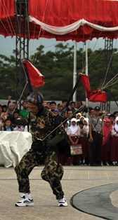 Ribuan Masyarakat Sulteng; Saksikan Demo Kapal Perang 