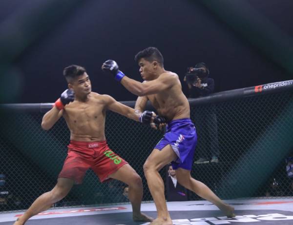 Novan Kaunang Pertahankan Sabuk Juara Atomweight Pada Duel 5 Ronde Kontra Ucu Rohendi