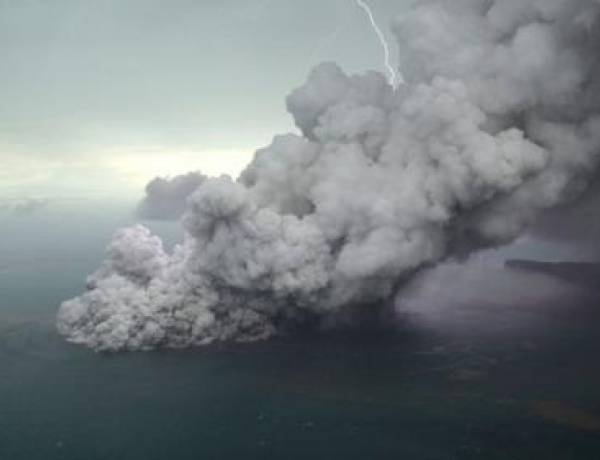 PVMBG: Gunung Anak Krakatau Kembali Erupsi!