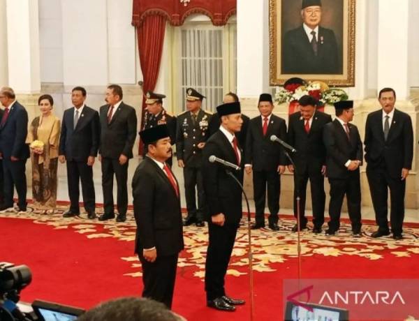 Presiden Jokowi Resmi Lantik Hadi sebagai Menko Polhukam dan AHY Jadi Menteri ATR