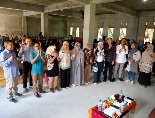 Warga Desa Sukadana Lombok Utara Antusias Ikut Literasi KPI