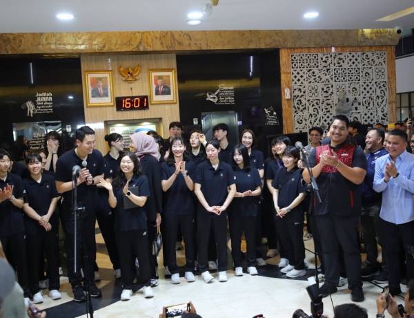 Sambut Hangat Megawati dan Ball Red Sparks, Menpora Dito: Semoga Ekhibisi Ini Jadi Modal Liga Bola Voli Indonesia Semakin Ramai dan Maju! 