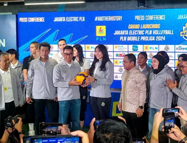  Jakarta Electric PLN Resmi Perkenalkan Jersey Proliga 2024, Darmawan Prasodjo: Target Kami Masuk Final Four Musim Ini!