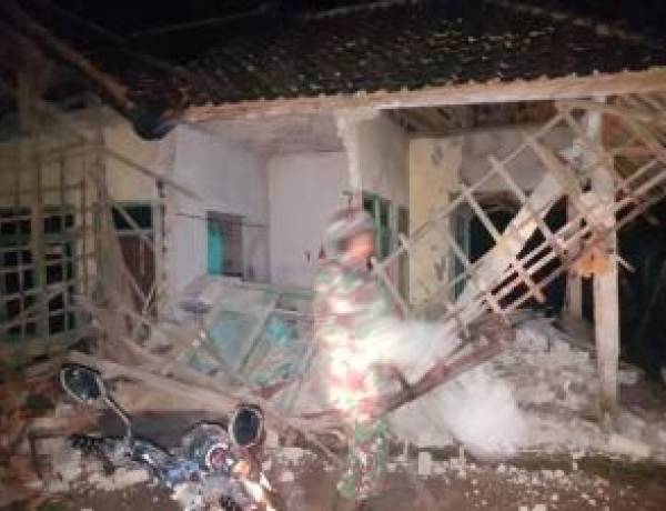 Dampak Gempa Garut Semalam: Masjid dan Warga Rumah di Sukabumi Rusak! 