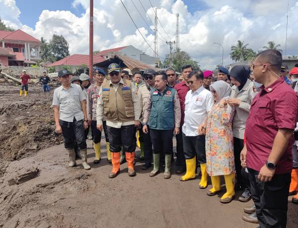 PMI Salurkan Bantuan 10 Tangki Air ke Korban Banjir Bandang dan Longsor di Sumatera Barat