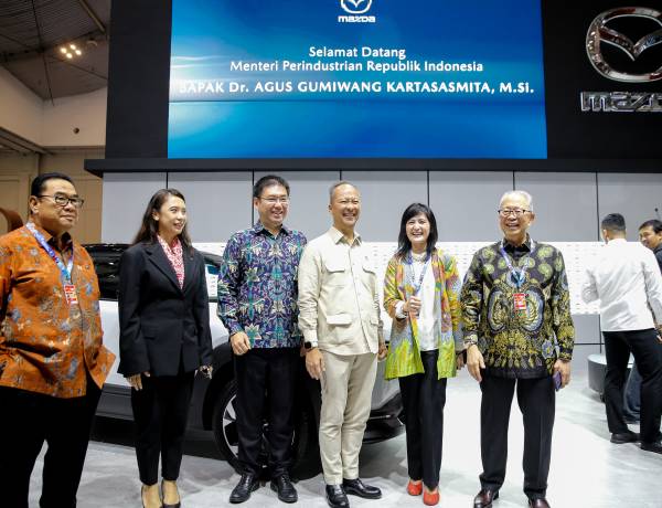 Mazda Tebar Pesona di Ajang Pameran GJAW 2024