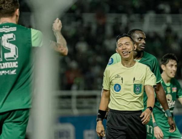 Persebaya Kritik Wasit Lapangam dan VAR yang Kurang  Jeli