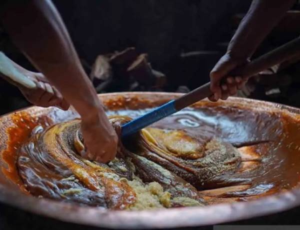 Produksi Dodol Betawi untuk Tradisi Rantangan Saat Lebaran