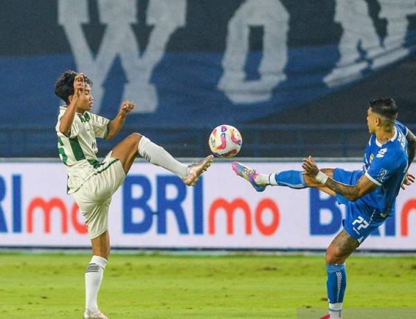 Liga 1 2025/2026: Kalahkan PSS Sleman 3-0, Persib Bandung Kokoh di Puncak Klasemen!
