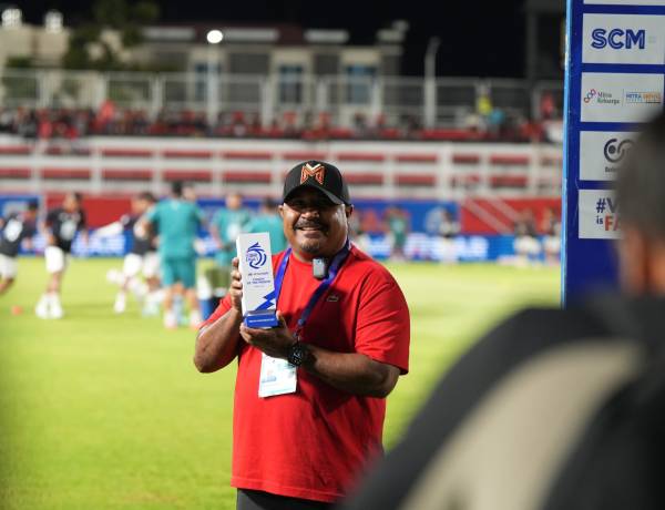 Imran Nahumarury Raih Penghargaan Pelatih Terbaik Liga 1 April 2025