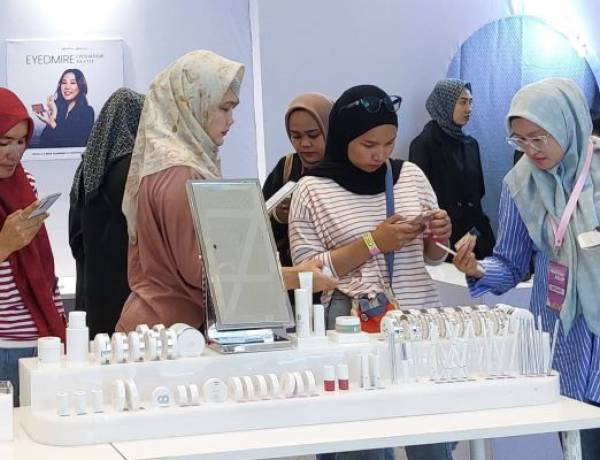 Bijak Memilih dan Mencermati Produk Kosmetik di Era Digital