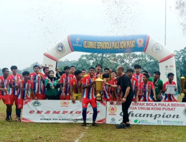Remci FC Juara: Kurniawan Dwi Julianto Serahkan Trofi Juara KU-16 Piala Bergilir Ketum KONI 2025