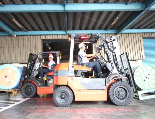 Penggunaan E-Forklift Mampu Tekan Emisi Karbon hingga 17-Ton CO2 per Bulan