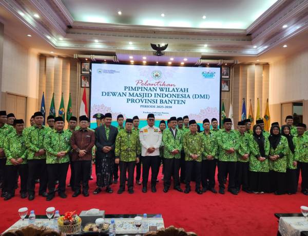 Jusuf Kalla Lantik KH. Bunyamin Mufid Sebagai Ketua PW DMI Banten di Pendopo Gubernur