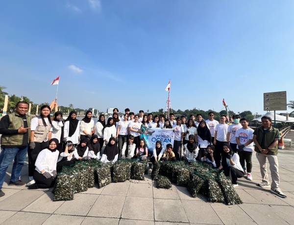 Pemuda Bergerak Pulihkan Laut: KOMIB Gelar Aksi Restorasi Pantai di Ancol