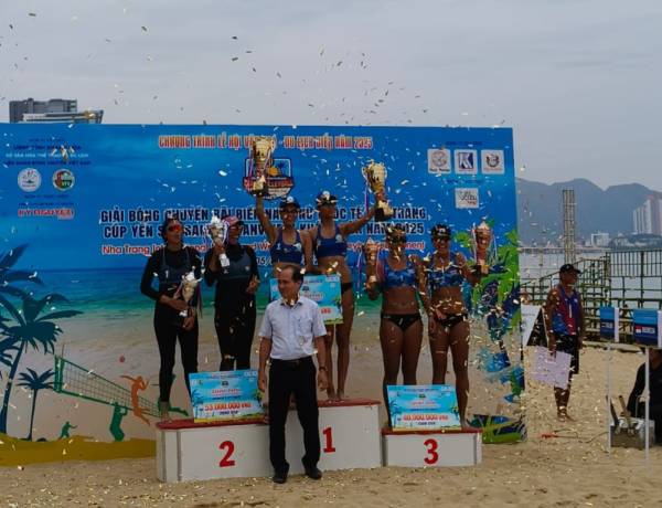 Tim Voli Pantai Putri Indonesia Raih Runner-up di Vietnam