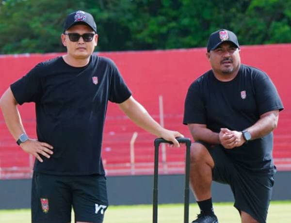 Resmi,  Malut United Berhentikan Imran Nahumarury dan Yeyen Tumena, Ini Masalahnya!