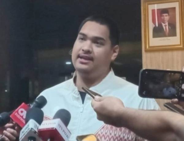 Menpora Dito Angkat Bicara Terkait Aksi Demo BTS di Kemenpora yang Ricuh hingga  Makan Korban!