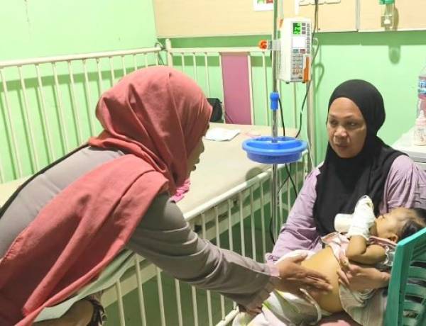 FJPI Cabang Papua Barat Daya Serahkan Donasi untuk Naura, Balita 14 Bulan Penderita Atresia Bilier