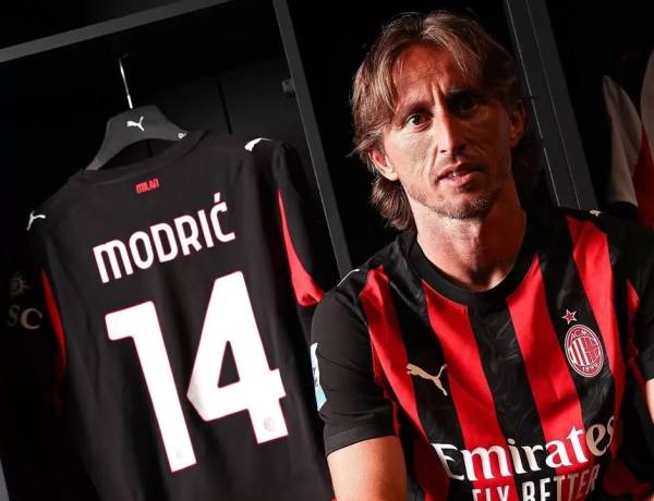 Resmi! Luka Modric Berseragam AC Milan 