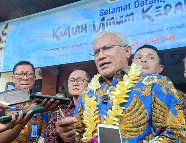 Kepala.BNN Komjen Polisi Marthinus Hukom Larang Anggotanya Menangkap Pengguna Narkoba