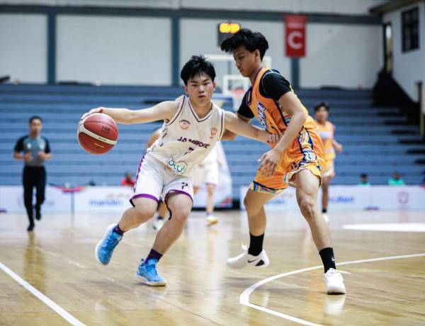 Duel Ketat Sampai Akhir Warnai Pertemuan Tim Sesama Luar Jawa di Hari Ketiga Mandiri Kejurnas Antarklub U16 Putra dan Putri
